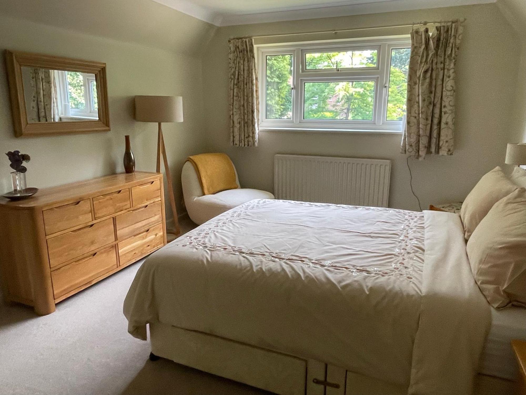Charming Bournemouth House With Beautiful Spacious Gardens, 5 Min Drive To Beaches, Free Parking For 2-3 Cars Exterior foto